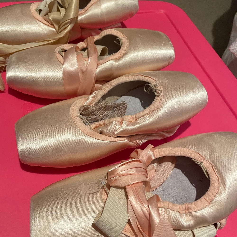 Used pointe shoes (3 pack)